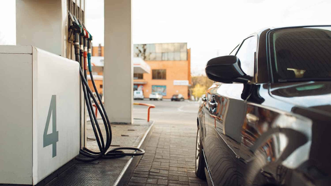 Solusi Atasi Mobil Mogok Kehabisan Bensin