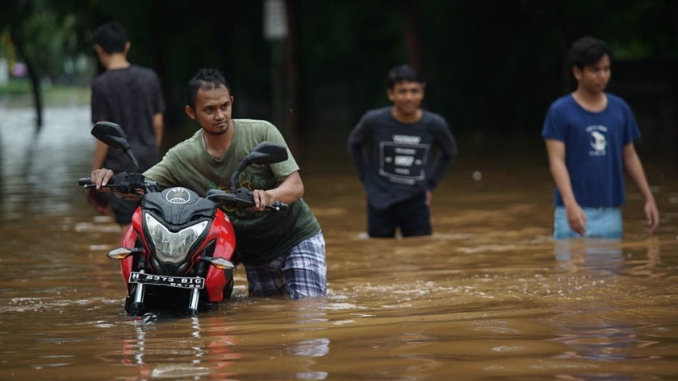 Motor Terendam Banjir? Ini Langkah yang Wajib Dilakukan!