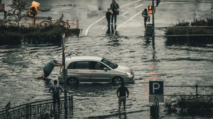 Jangan Panik, Begini Perawatan Mobil setelah Terendam Banjir