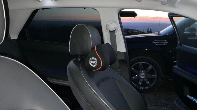 Bantal Leher Mobil